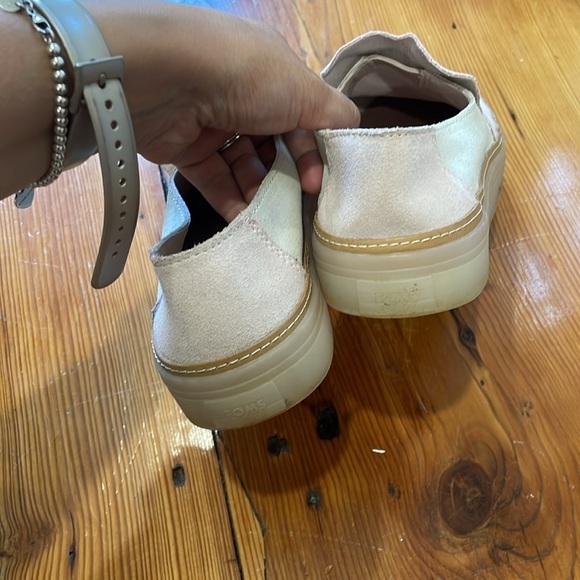 Tom’s slip on blush birch sunset suede shoes size 8.5W - Picture 3 of 8